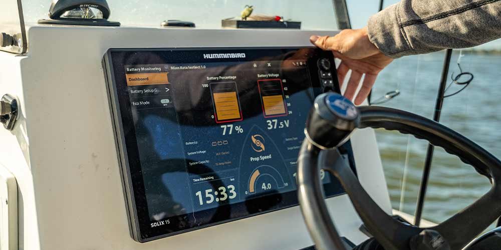 Monitoramento de Bateria do Minnkota Riptide integrado com sonar Humminbird
